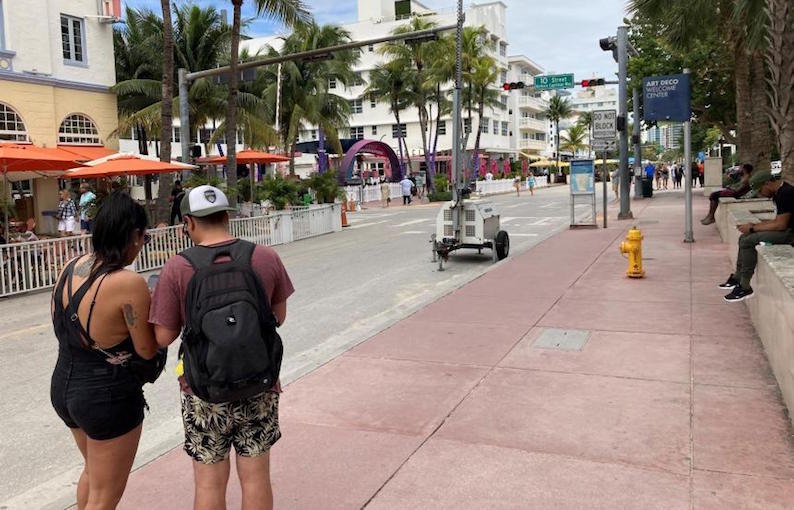 Las turistas, con ayuda de la tecnología, rastrearon a la ladrona, que se había llevado los bolsos de las recién llegadas a Miami Beach
