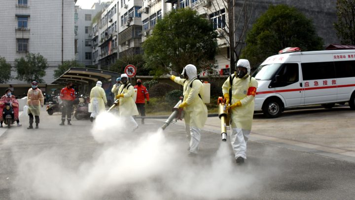 Con la nueva ola de contagios COVID-19, millones de personas fueron puestas en cuarentena y se endurecieron las reglas para los viajes internos