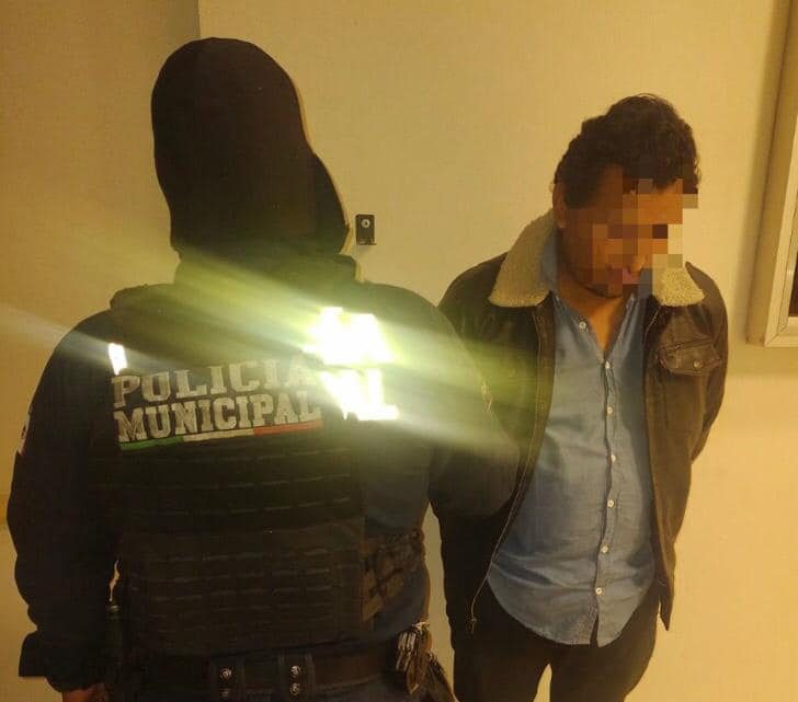 Operadores del Centro de Comando, Control, Comunicación y Cómputo (C-4), alertan a oficiales de policía sobre riña al interior de la Plaza San Juan.