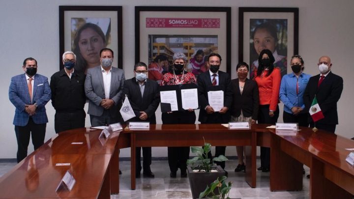 La titular de la Secretaría de Salud, María Martina Pérez Rendón, fungió como testigo de honor en la firma del convenio de colaboración entre la Facultad de Derecho de la Universidad Autónoma de Querétaro (UAQ).