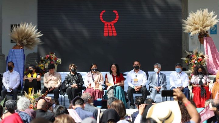 La secretaria de Cultura, Marcela Herbert Pesquera, asistió a la inauguración del primer encuentro de arte textil mexicano “Original”.