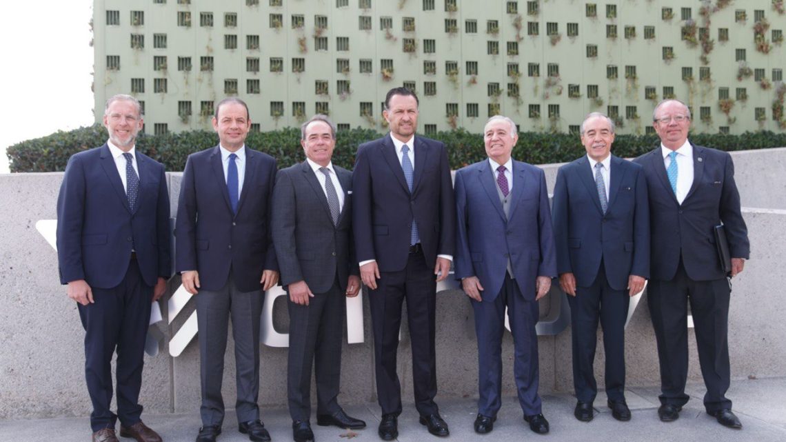 En el marco de la toma de protesta del Consejo Mexicano de Comercio Exterior, Inversión y Tecnología, el gobernador del estado, Mauricio Kuri González.