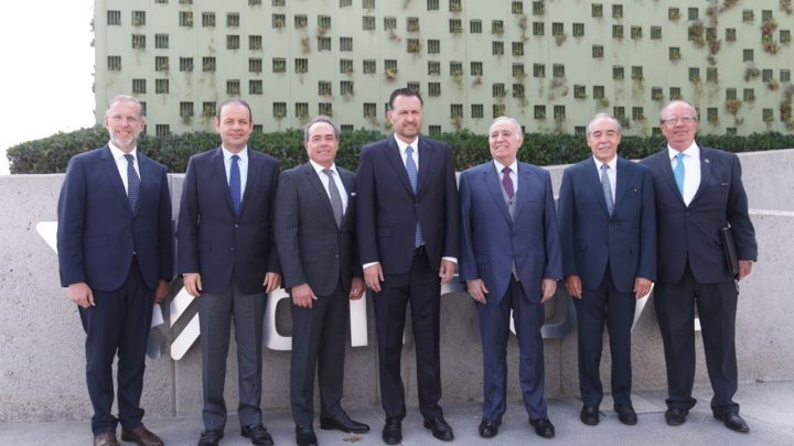 En el marco de la toma de protesta del Consejo Mexicano de Comercio Exterior, Inversión y Tecnología, el gobernador del estado, Mauricio Kuri González.