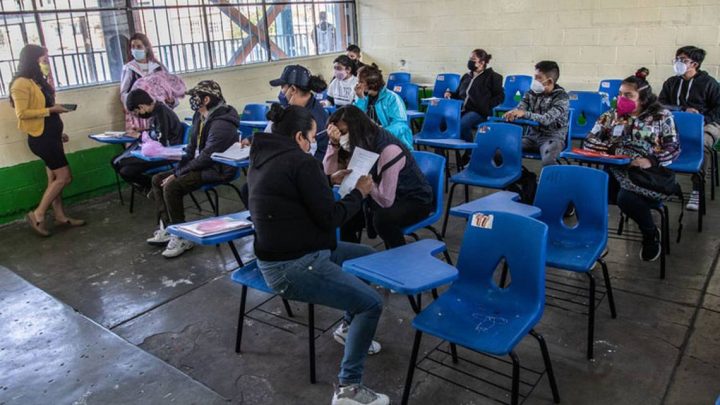 AMLO llama a terminar de enviar a las escuelas a todos los alumnos que aún no lo han hecho