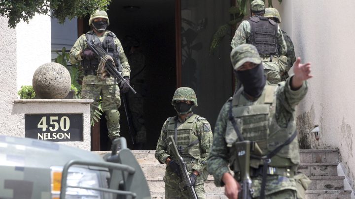 Fuentes judiciales revelaron que la esposa del jefe del Cártel Jalisco Nueva Generación (CJNG), Nemesio Oseguera Cervantes, “El Mencho” nunca acudió ante el juzgado y por lo tanto se reactivó la orden de aprehensión en su contra