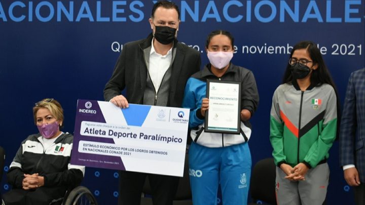 El Gobernador entregó reconocimientos a medallistas de paranacionales y nacionales CONADE 2021 y a representantes de asociaciones deportivas.