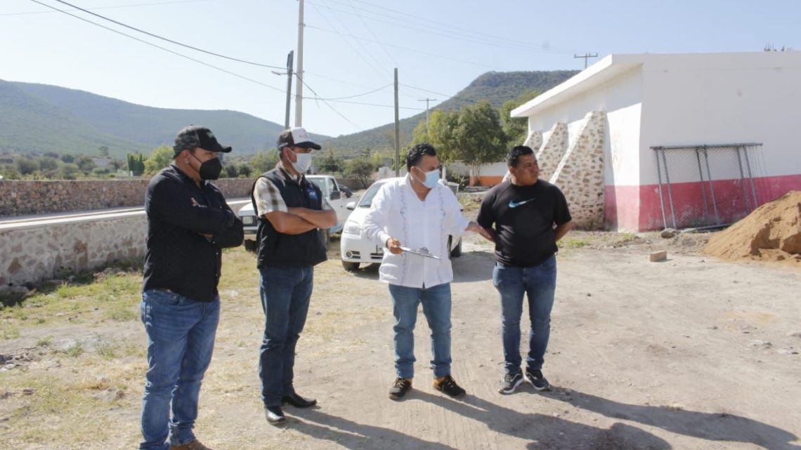 El Presidente Municipal de Huimilpan Juan Guzmán Cabrera acudió esta mañana a un recorrido de supervisión de obra, en las comunidades de El Bimbalete y Santa Teresa.
