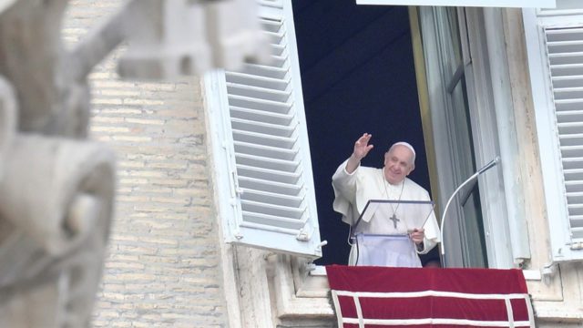 El Papa Francisco manda mensaje a la sociedad tras el rezo del Ángelus en este día en el que se celebra la Solemnidad de todos los Santos
