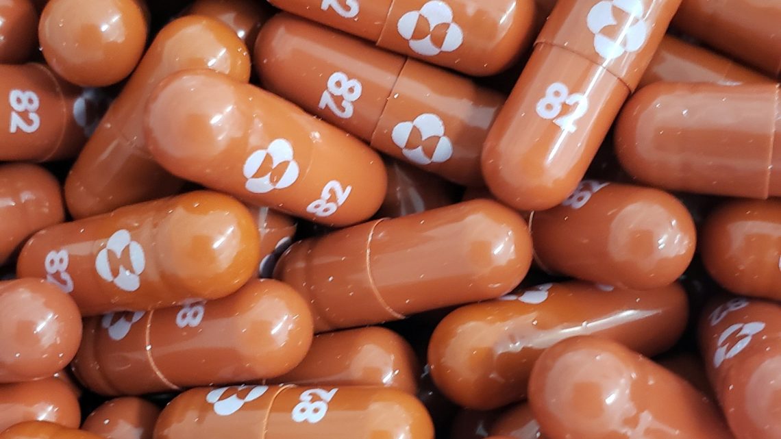 Este medicamento ofrece otra posibilidad de combatir la creciente ola de infecciones por la variante ómicron