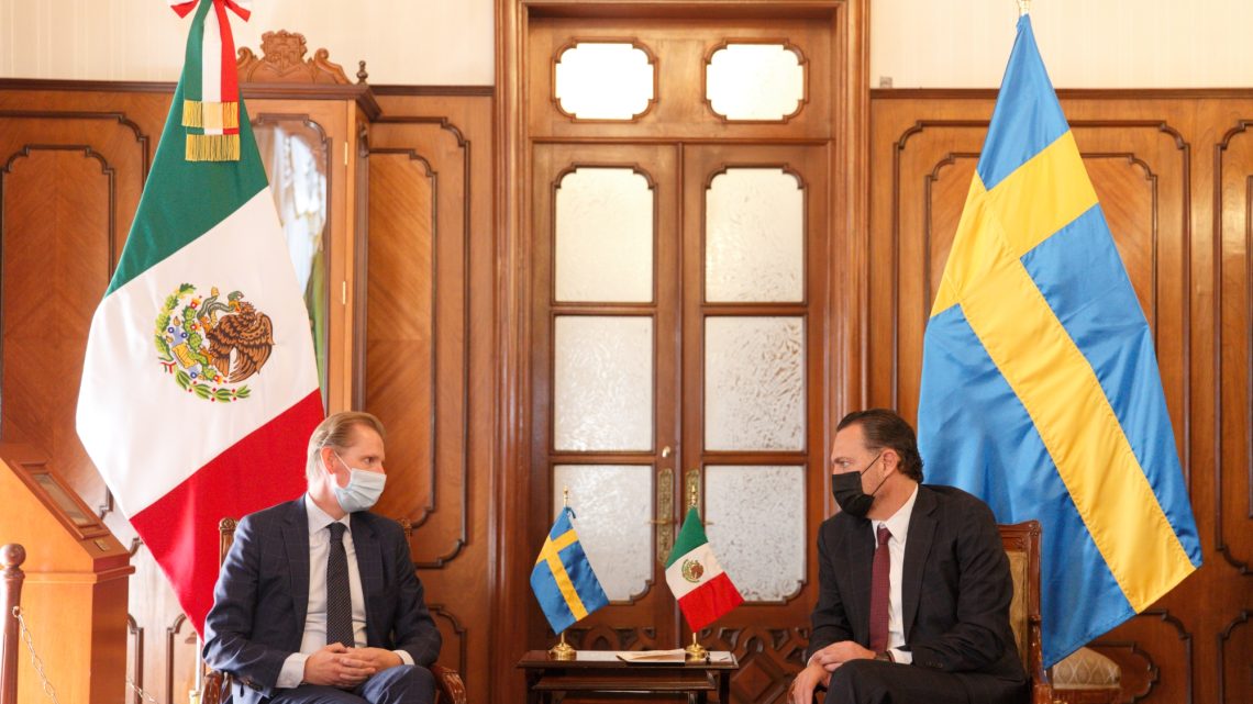El gobernador, Mauricio Kuri González, recibió, en Palacio de la Corregidora, al embajador de Suecia en México, Gunnar Aldén.