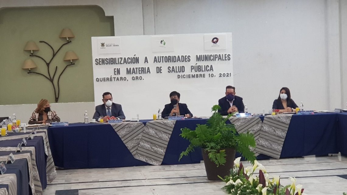 La secretaria de Salud, María Martina Pérez Rendón, encabezó la sesión de sensibilización a autoridades municipales en materia de salud pública.