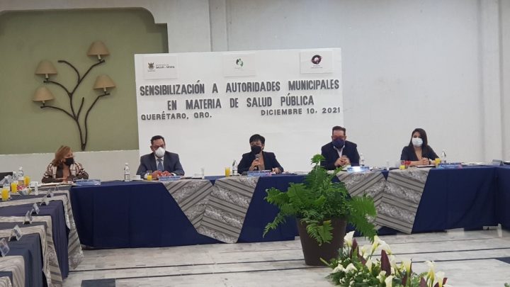 La secretaria de Salud, María Martina Pérez Rendón, encabezó la sesión de sensibilización a autoridades municipales en materia de salud pública.