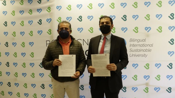 El rector de la Universidad Politécnica de Santa Rosa Jáuregui, Christian Reyes Méndes, y el director del Centro de Bachillerato Tecnológico Industrial y de Servicios No. 118, Eduardo Ortega Hernández.