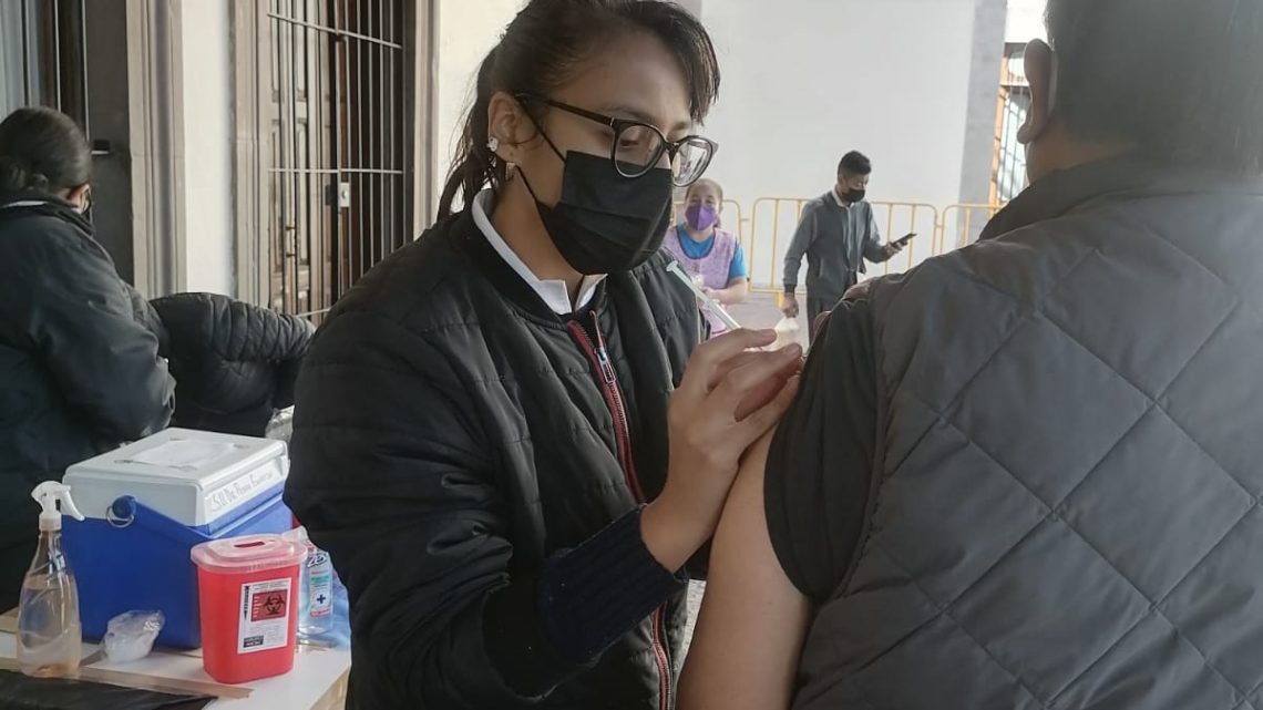 La vacuna se aplica en los centros de salud y en unidades médicas familiares del Instituto Mexicano del Seguro Social (IMSS).