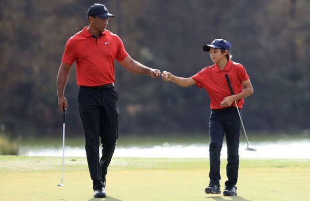 El histórico golfista, ganador de 82 torneos del PGA, volvió a la actividad y junto a su hijo Charlie, terminó en la segunda posición