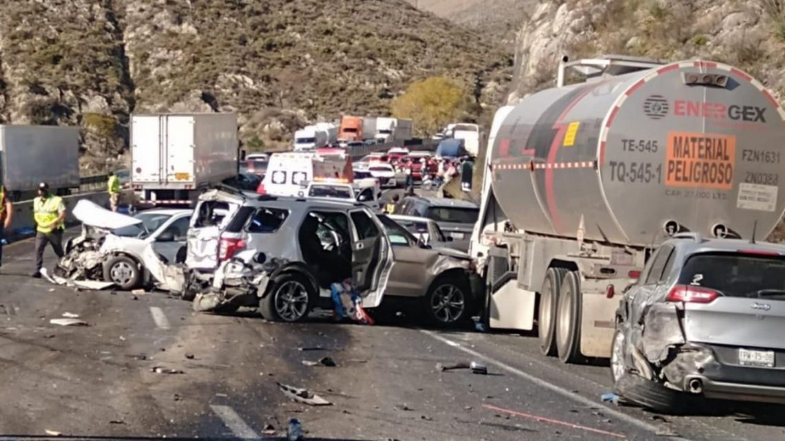 La Guardia Nacional informa que choque múltiple en carretera provoca cierre a la circulación.