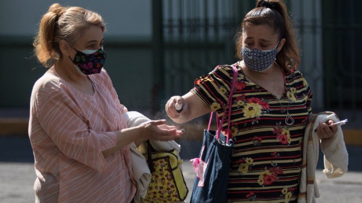 El país acumula tres millones 951 mil 946 casos, así como 298 mil 777 decesos totales