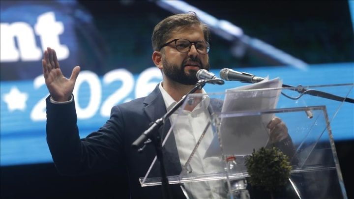 El actual presidente, Sebastián Piñera, felicita al izquierdista por su triunfo sobre José Antonio Kast