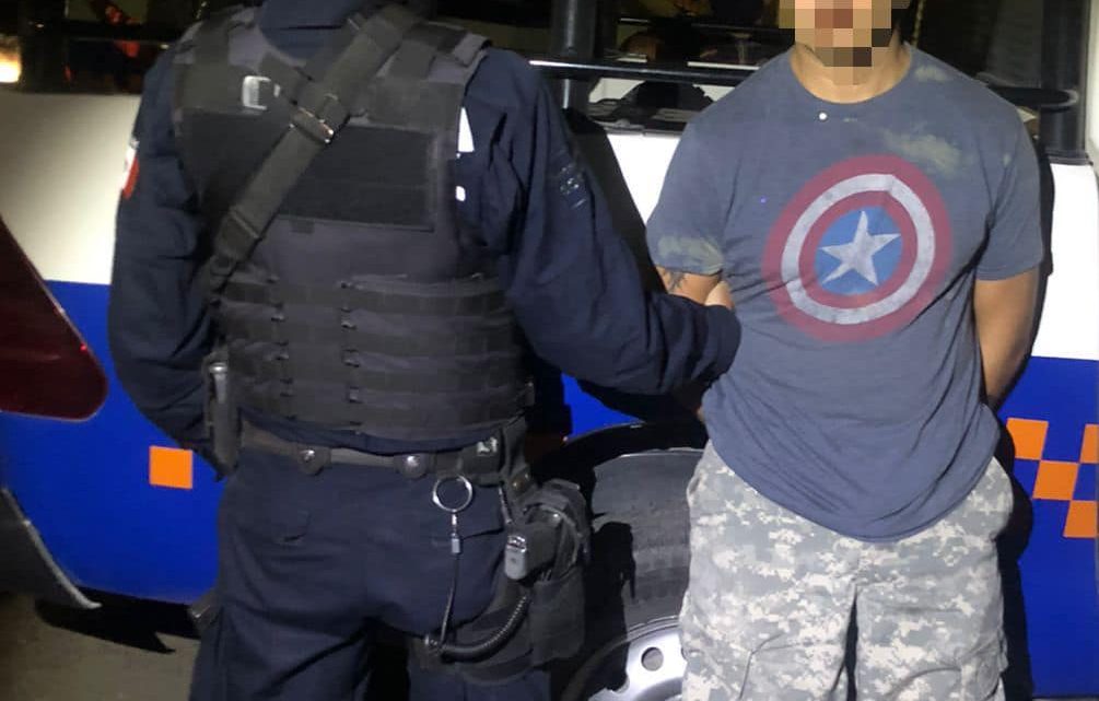 Minutos antes había amenazado a pareja en un vehículo.