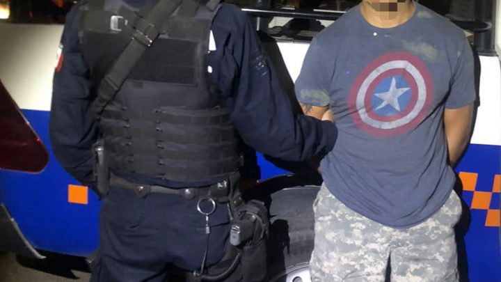 Minutos antes había amenazado a pareja en un vehículo.