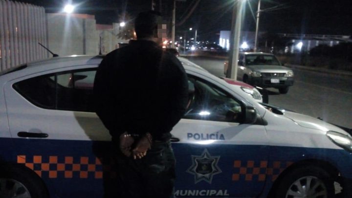 Al 911 entraron varios reportes sobre riña en calle Corregidora, centro.