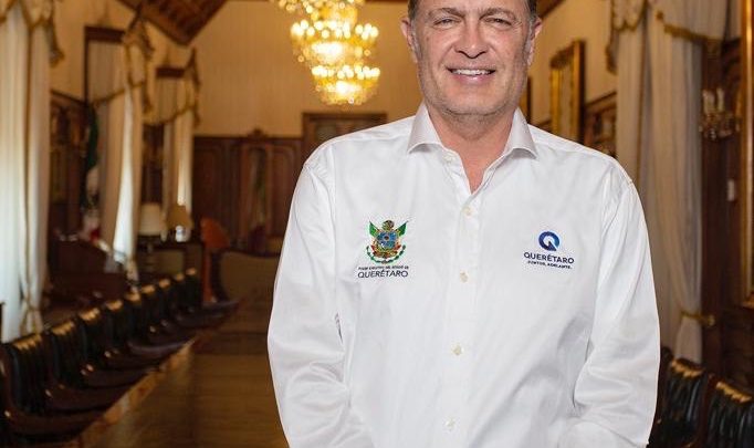 Con el propósito de reconocer y estimular el esfuerzo del sector académico de Querétaro, el gobernador, Mauricio Kuri González.