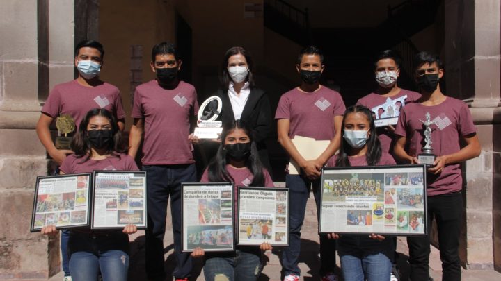 La secretaria de Cultura del estado de Querétaro, Marcela Herbert Pesquera, sostuvo una reunión con los integrantes de la compañía de Danza Folklórica Mecehualtin Mitotiani.