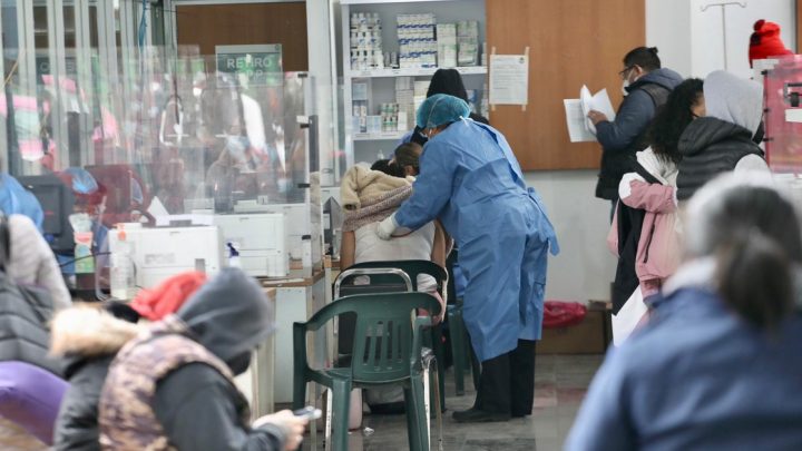 El país reporta asimismo 190 muertes para llegar a 300 mil 764 decesos totales por la enfermedad