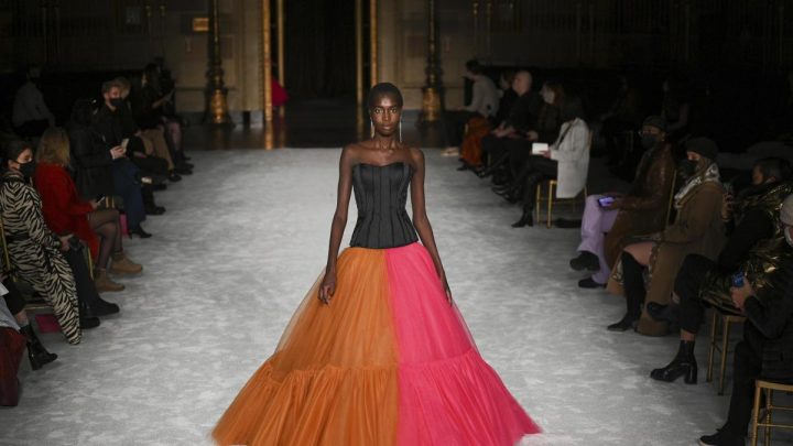 La semana más esperada de la moda comenzó este viernes, a pesar de las restricciones impuestas por la pandemia