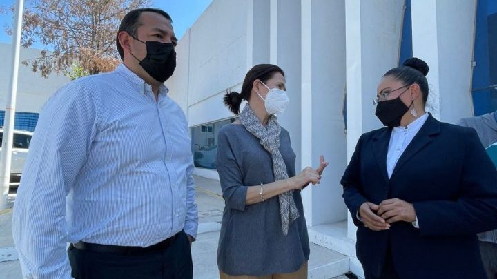 En una gira de trabajo por San Juan del Río, la secretaria de Cultura, Marcela Herbert Pesquera y el presidente municipal, Roberto Cabrera.