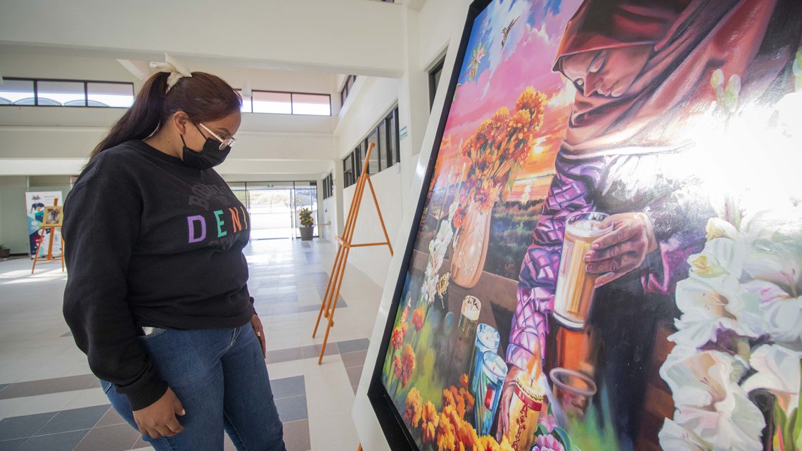En la Explanada de Vinculación la Universidad Tecnológica de San Juan del Río (UTSJR) se encuentra la muestra pictórica “Paseos por Querétaro”