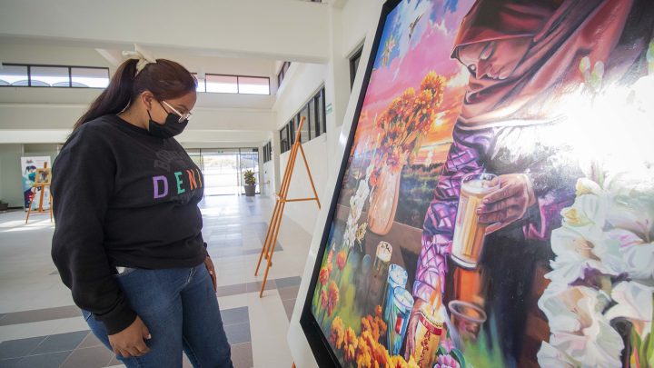 En la Explanada de Vinculación la Universidad Tecnológica de San Juan del Río (UTSJR) se encuentra la muestra pictórica “Paseos por Querétaro”