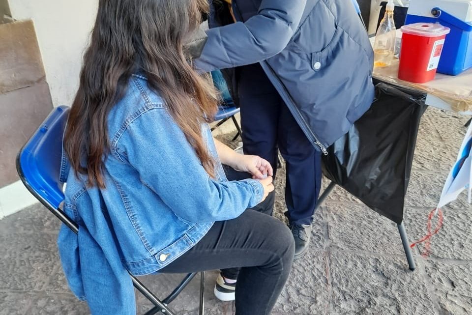 La Secretaría de Salud del estado de Querétaro (SESA), informa que en la temporada de frío aumenta el riesgo de presentar infecciones respiratorias agudas.