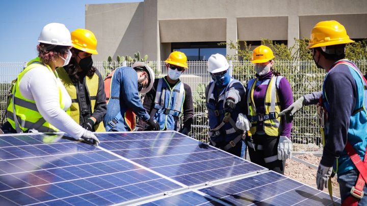 La Universidad Tecnológica de San Juan del Río (UTSJR) convoca a las y los egresados de nivel medio superior a formarse profesionalmente como Ingenieros en Energías Renovables.