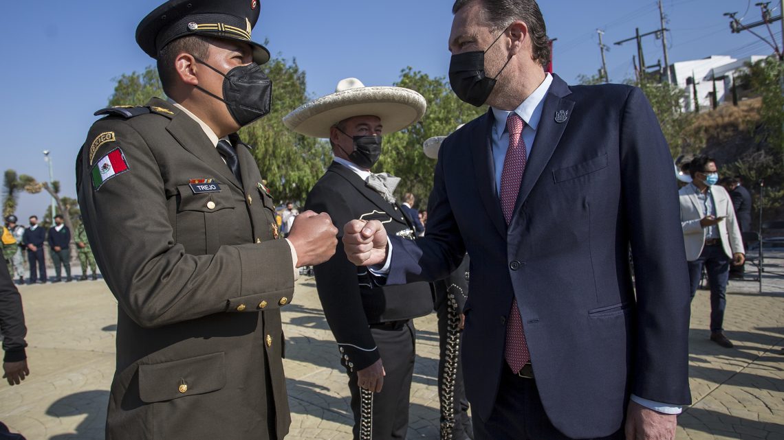 El gobernador del estado, Mauricio Kuri González, presidió la ceremonia conmemorativa del CCI aniversario del Día de la Bandera.