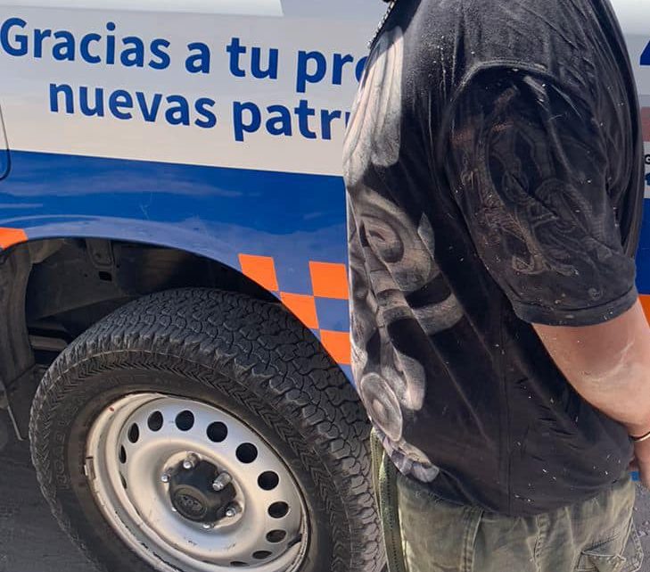 Durante recorrido de vigilancia en la zona elementos de la SSPM SJR realizaron la detención de un sujeto que fue señalado directamente por una femenina como responsable en el robo de una escalera y un gato hidráulico.
