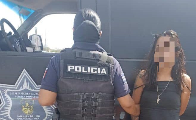 En recorrido de sobrevigilancia en la zona oriente, la policía queretana de SJR aseguró a una pareja de jóvenes sobre avenida Luis Donaldo Colosio.