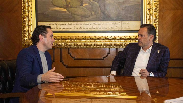 El gobernador, Mauricio Kuri González, recibió en Palacio de la Corregidora al empresario Jorgealberto Hank Inzunza.