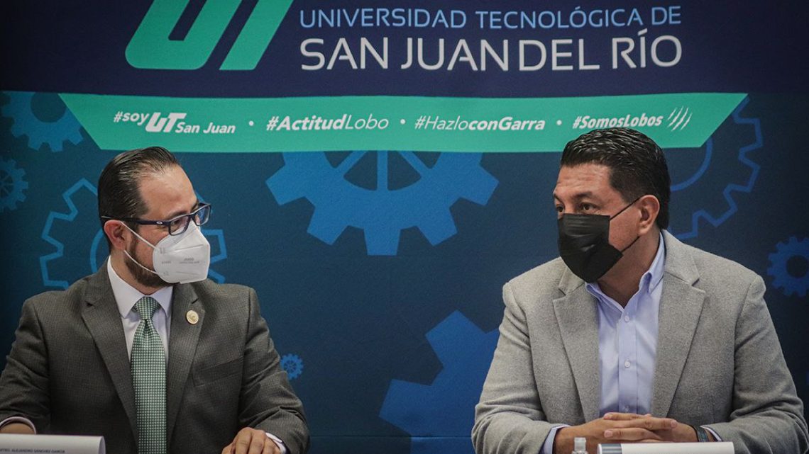 Autoridades de la Universidad Tecnológica de San Juan del Río (UTSJR) y la Universidad Tecnológica del Suroeste de Guanajuato (UTSOE).