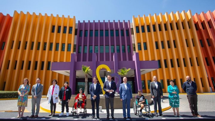 El gobernador de Querétaro, Mauricio Kuri González, presenció la entrega de equipo médico por parte de la Embajada de Israel en México al Hospital Infantil Teletón de Oncología (HITO).