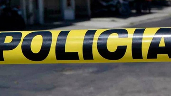 Según informes, sujetos armados llegaron al establecimiento en Michoacán y dispararon contra quienes estaban dentroEn un hecho más de violencia registrado en Michoacán, cerca de la medianoche, un grupo armado asesinó a cuatro personas en un local comercial ubicado en la cabecera municipal de Ciudad Hidalgo.  Los informes refieren que varios sujetos armados llegaron a un local de instalación de audio para automóviles y dispararon contra quienes estaban dentro del establecimiento.