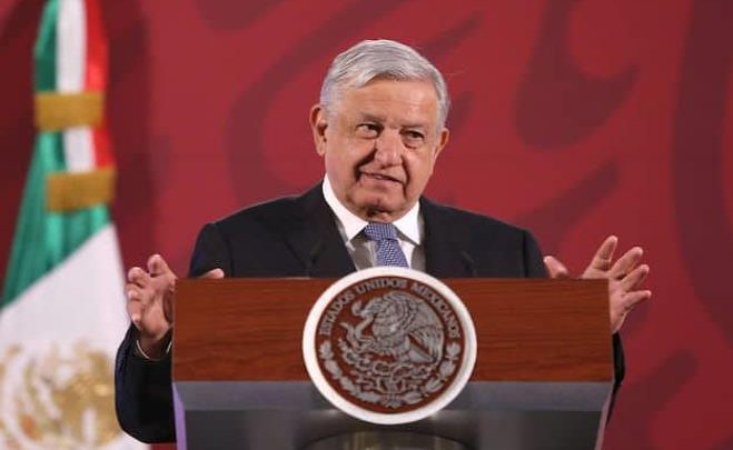 AMLO critica que la mayoría de la gente no sabe de la consulta porque el INE actúa de manera antidemocrática, “conspira contra la democracia”