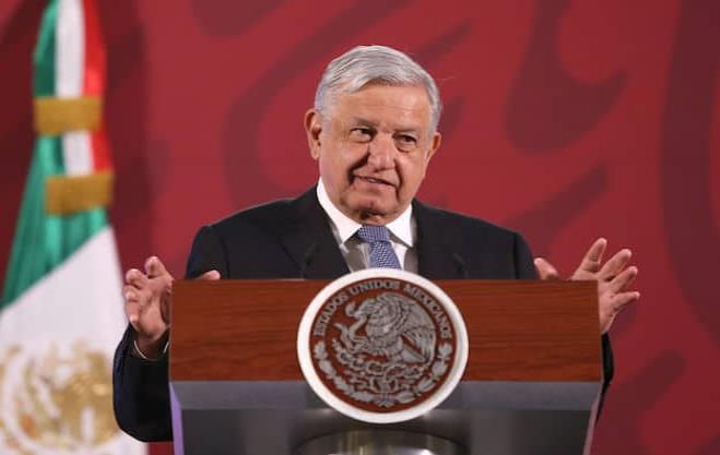 AMLO critica que la mayoría de la gente no sabe de la consulta porque el INE actúa de manera antidemocrática, “conspira contra la democracia”