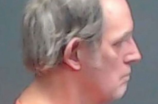 La policía de Texas investiga a David McMichael; guardó durante casi cuatro años el cuerpo de su hijo en la cocina.
