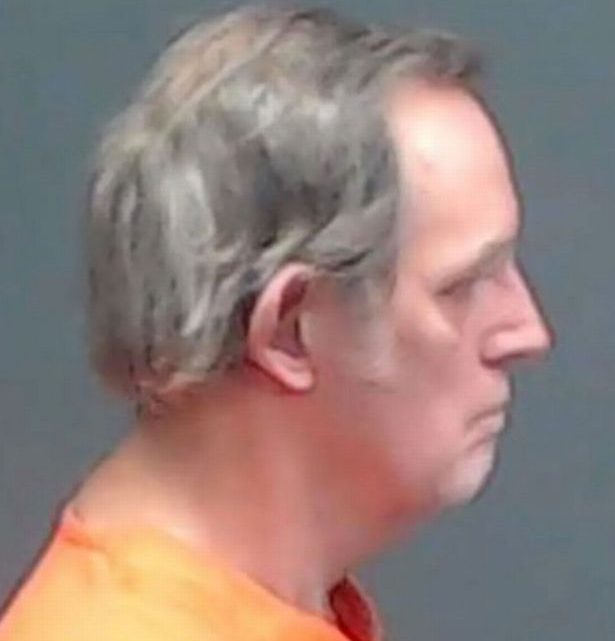 La policía de Texas investiga a David McMichael; guardó durante casi cuatro años el cuerpo de su hijo en la cocina.