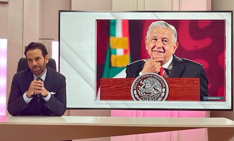 “Van a ir saliendo todos los bienes de Carlos Loret de Mola”, dice AMLO al referir que “ciudadanos” le hicieron llegar información