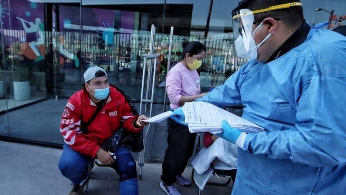 La Secretaría de Salud reporta 32 mil 216 casos, cifra que no era vista desde el pasado 10 de febrero, cuando se detectaron 34 mil 261 infecciones