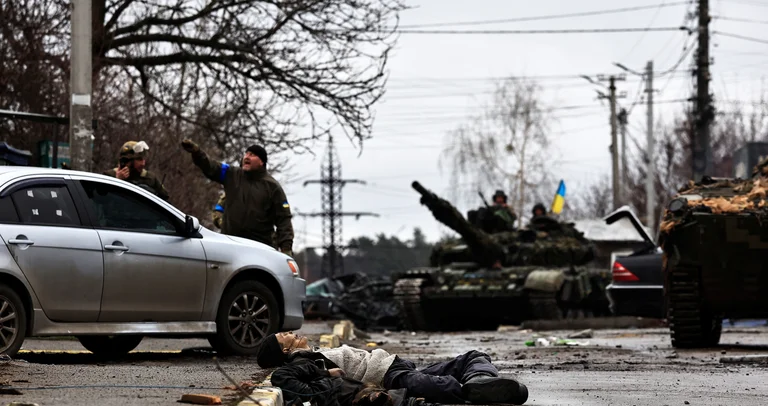 Saldó. Las fuerzas ucranianas retomaron el control de Kiev y comenzaron las operaciones de limpieza, conteo de daños y recolección de cadáveres. Los países aliados solicitan una investigación exhaustiva del caso e imponen más penas a Moscú