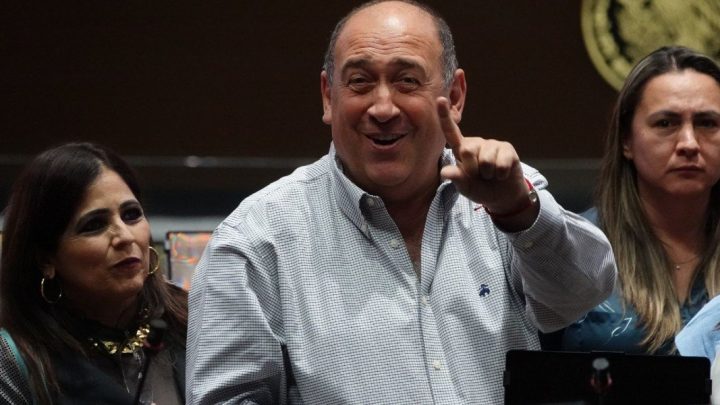 Hoy se discutiría el dictamen en San Lázaro, pero Morena lo aplazó al domingo; oposición afirma que AMLO no tiene mayoría calificada