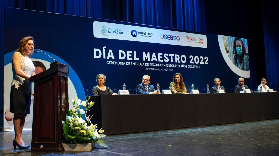 En el marco del Día del Maestro, la secretaria de Gobierno, Guadalupe Murguía Gutiérrez, en representación del gobernador Mauricio Kuri.